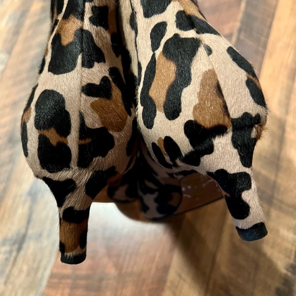 AQUATALIA Marilisa Leopard Calf Hair Kitten Heel Booties Size 8 - Picture 11 of 13